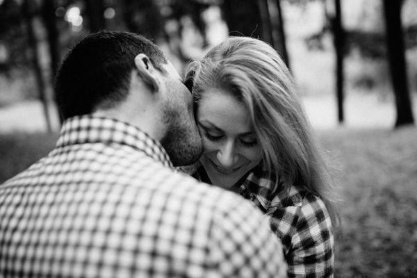 prewedding-photoshoot-wood