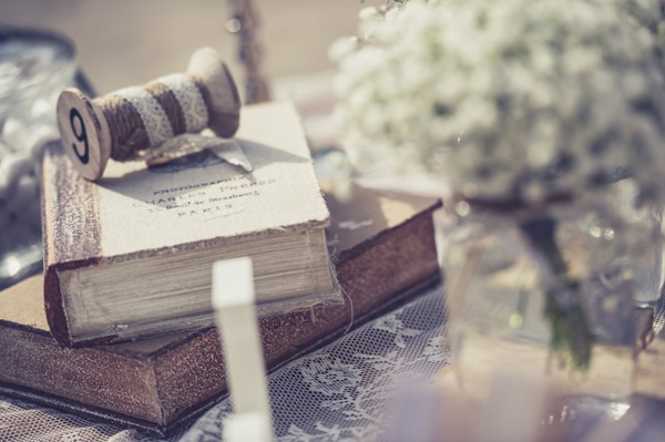 πρωτοτυπες-ιδεες-αριθμησης-τραπεζιων-γαμου-1