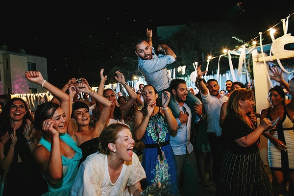 δεξιωση-γαμου-σε-νησι-παρτυ