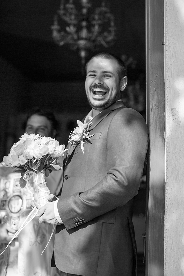 kalokairino-gampriatiko-kostoumi