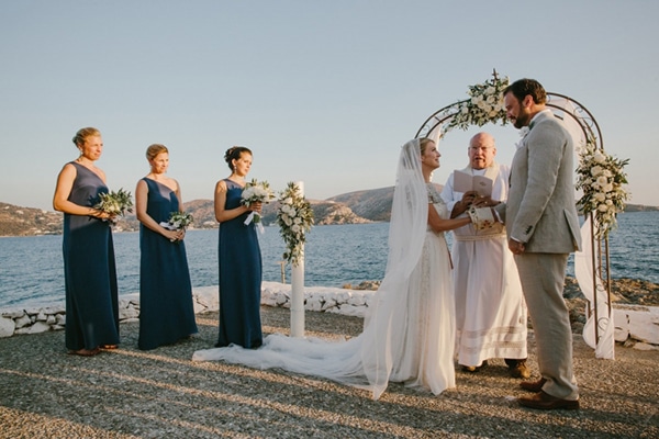 γαμος-σε-ξωκλησι-σε-βραχο-λερος (5)
