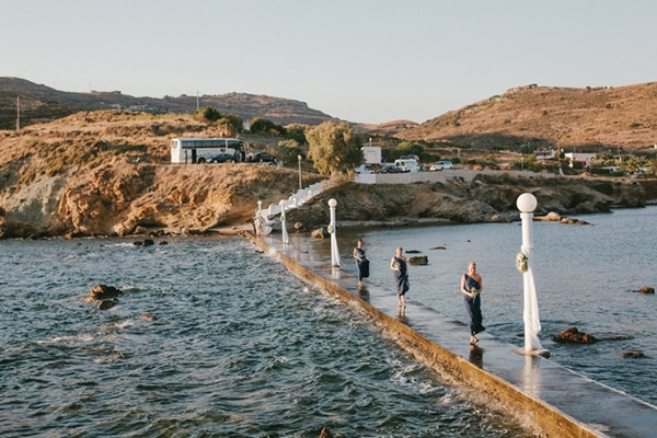 γαμος-σε-ξωκλησι-σε-βραχο-λερος (6)