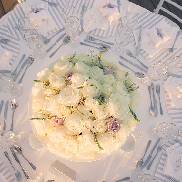 centerpiece-με-λευκα-τριανταφυλλα