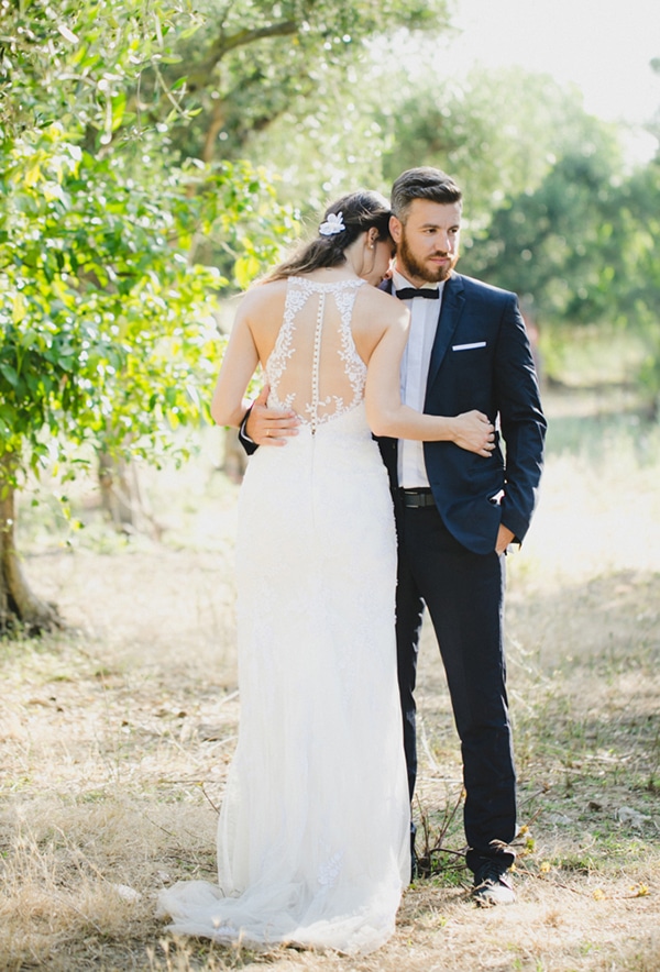 νυφικο-με-ιδιαιτερη-πλατη (1)