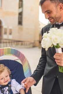 Chic μονόχρωμη νυφική ανθοδέσμη Chic μονόχρωμη νυφική ανθοδέσμη