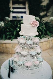 Πανεμορφη τουρτα γαμου