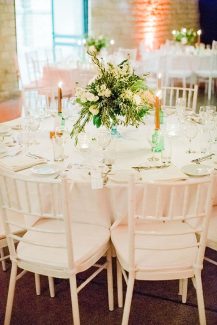 Στολισμος δεξιωσης με πρασινες λεπτομερειες