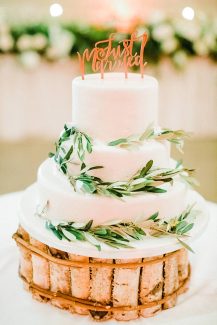 Εντυπωσιακη γαμηλια τουρτα