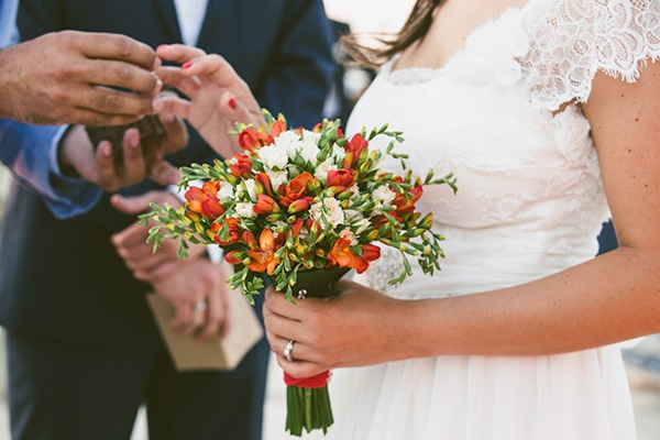 Ανθοδέσμη με φρέζιες για γάμο σε νησί