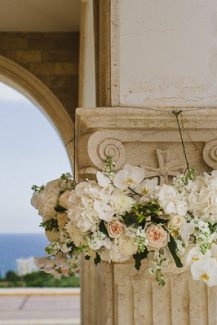 Αριστοκρατικος ανθοστολισμος εκκλησιας Αριστοκρατικος ανθοστολισμος εκκλησιας