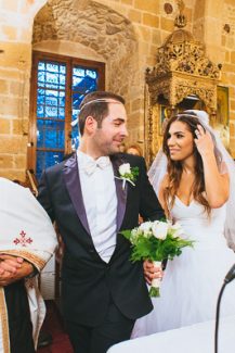 Στολισμος εκκλησιας με λευκα λουλουδια Στολισμος εκκλησιας με λευκα λουλουδια