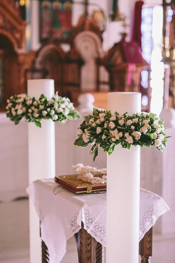 Στολισμος λαμπαδας με λευκα λουλουδια