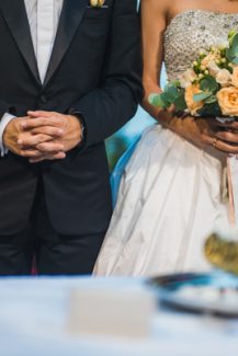 Νυφική ανθοδέσμη με τριαντάφυλλα Νυφική ανθοδέσμη με τριαντάφυλλα