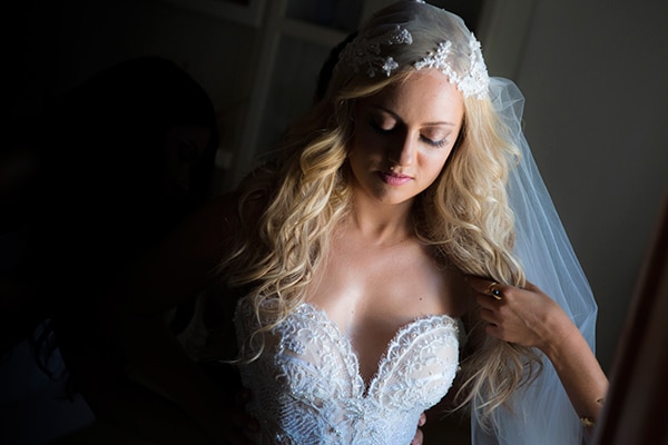 Elegant νυφικο πεπλο