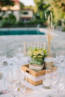 Centerpiece γαμου με χαμομηλι Centerpiece γαμου με χαμομηλι