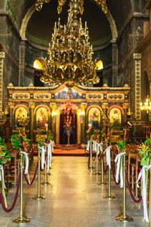 Στολισμος εκκλησιας με εξωτικα λουλουδια