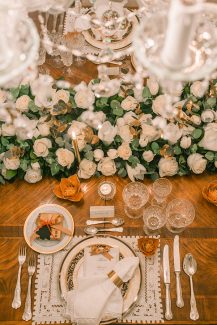 Elegant διακοσμηση τραπεζιου για Χριστουγεννιατικο γαμο Elegant διακοσμηση τραπεζιου για Χριστουγεννιατικο γαμο