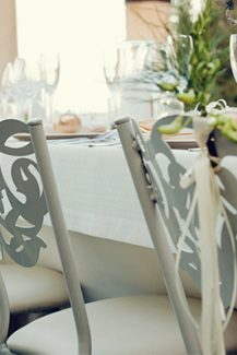 Διακοσμηση σε καρεκλες για γαμο