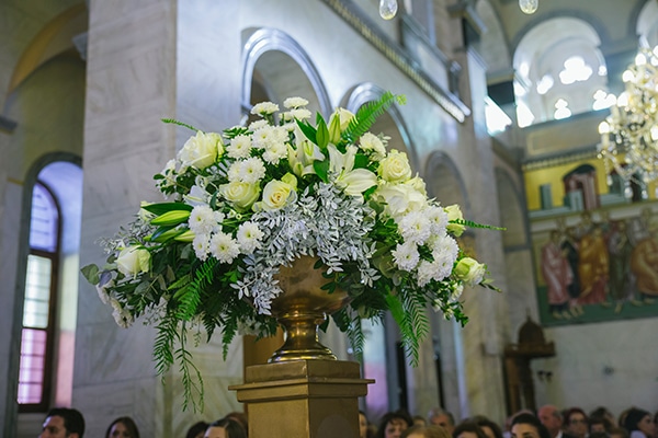 Διακοσμηση γαμου με λευκο και χρυσo