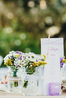 Στολισμος τραπεζιων με λουλουδια