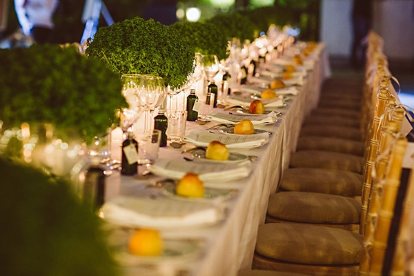 Elegant στολισμος τραπεζιου