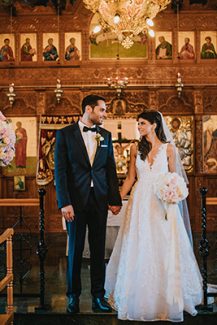 Στολισμος εκκλησιας με λουλουδια