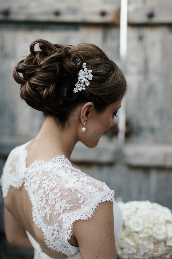 Εντυπωσιακο νυφικο χτενισμα με κοτσο