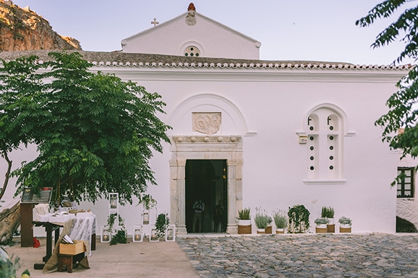 Εκκλησια γαμου στη Μονεμβασια