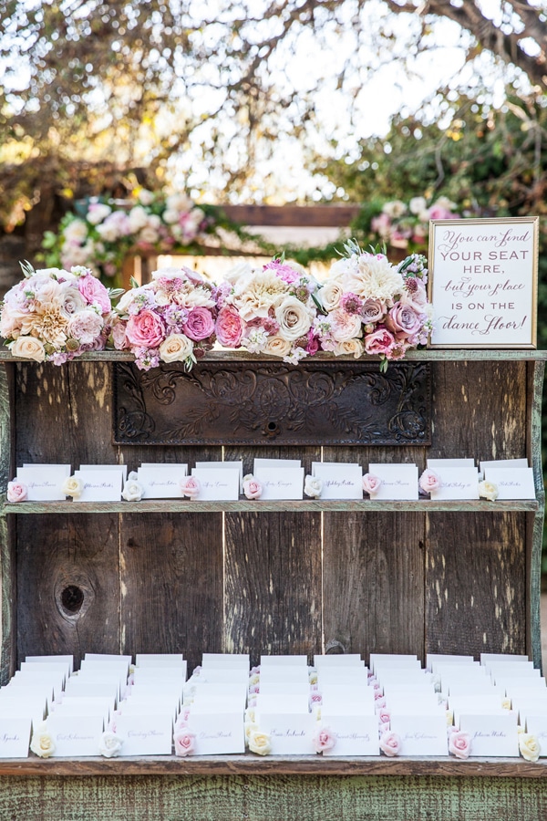Escort cards με τριανταφυλλα