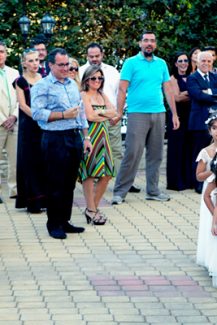 Λευκα φορεματακια για τα παρανυφακια Λευκα φορεματακια για τα παρανυφακια