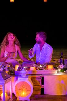 Γαμηλια δεξιωση στην παραλια Γαμηλια δεξιωση στην παραλια