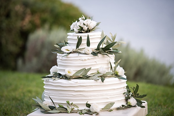 Τουρτα γαμου με φυλλα ελιας