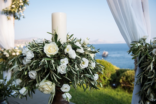 Στολισμός λαμπάδας γάμου με ελιά, λυσίανθο και τριαντάφυλλα