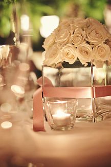 Στολισμος τραπεζιου με τριανταφυλλα Στολισμος τραπεζιου με τριανταφυλλα