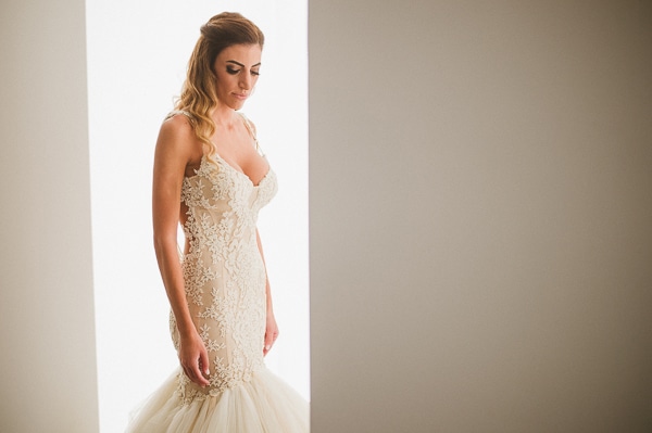 Elegant νυφικο χτενισμα μισα πανω – μισα κατω