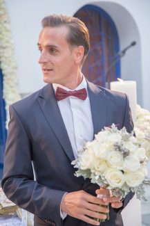 Κομψή νυφική ανθοδέσμη Κομψή νυφική ανθοδέσμη