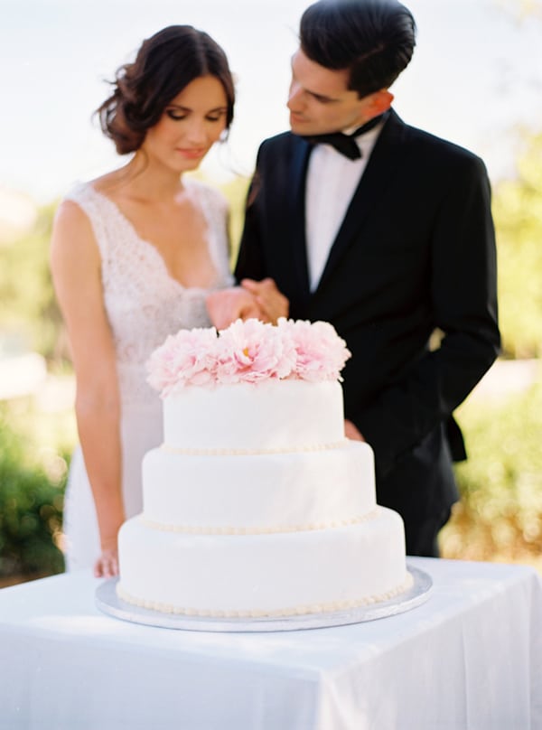 Λευκη τουρτα γαμου