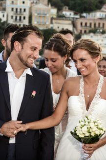 Νυφική ανθοδέσμη με μπουτον τριαντάφυλλα Νυφική ανθοδέσμη με μπουτον τριαντάφυλλα