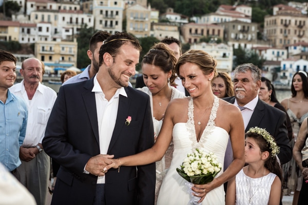Νυφική ανθοδέσμη με μπουτον τριαντάφυλλα