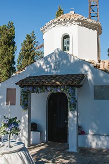 Μικρο εκκλησακι στην Κερκυρα Μικρο εκκλησακι στην Κερκυρα