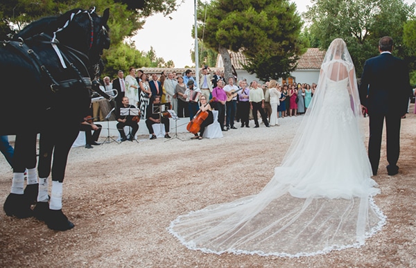 Μακρυ νυφικο πεπλο