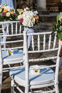 Στολισμος εκκλησιας με λουλουδια