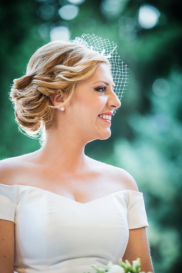 Νυφικο χτενισμα χαμηλο σινιον