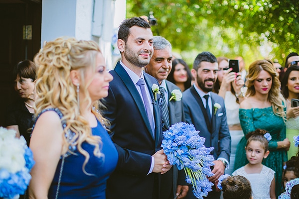 Μπλε νυφική ανθοδέσμη με μπλε ορτανσίες Μπλε νυφική ανθοδέσμη με μπλε ορτανσίες