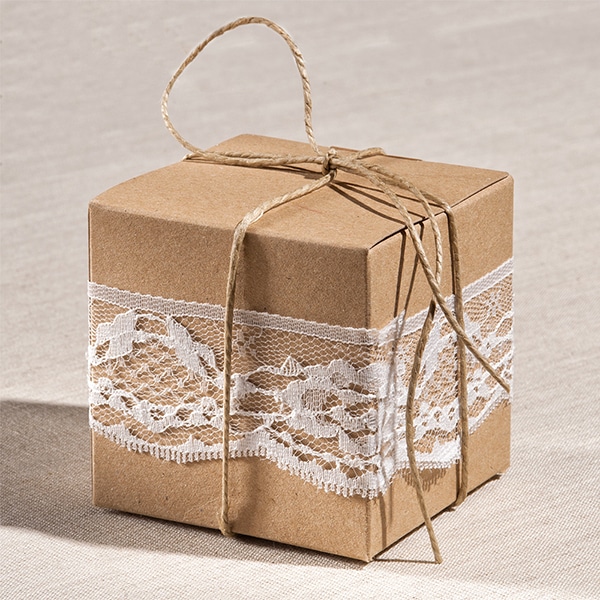 Μπομπονιερα κουτακι με δαντελα