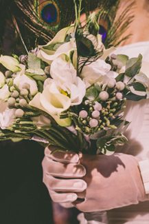 Ανθοδέσμη για νύφη διακοσμημένη με φτερά  παγωνιού