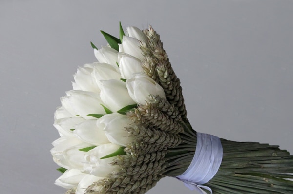 Νυφική ανθοδέσμη με τουλίπες