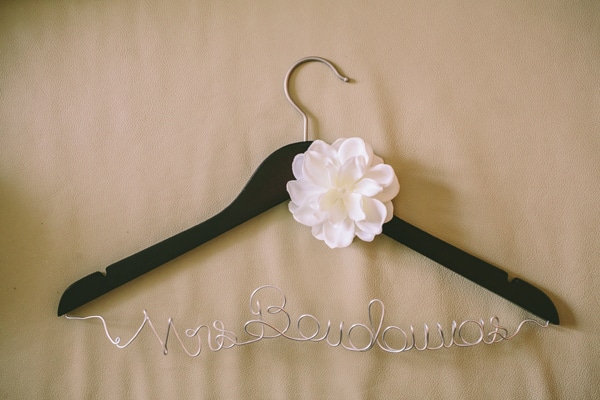 Κρεμαστρες για το νυφικο