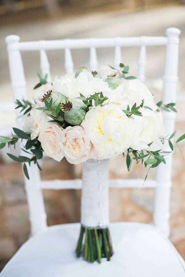 Λευκό νυφικό μπουκέτο