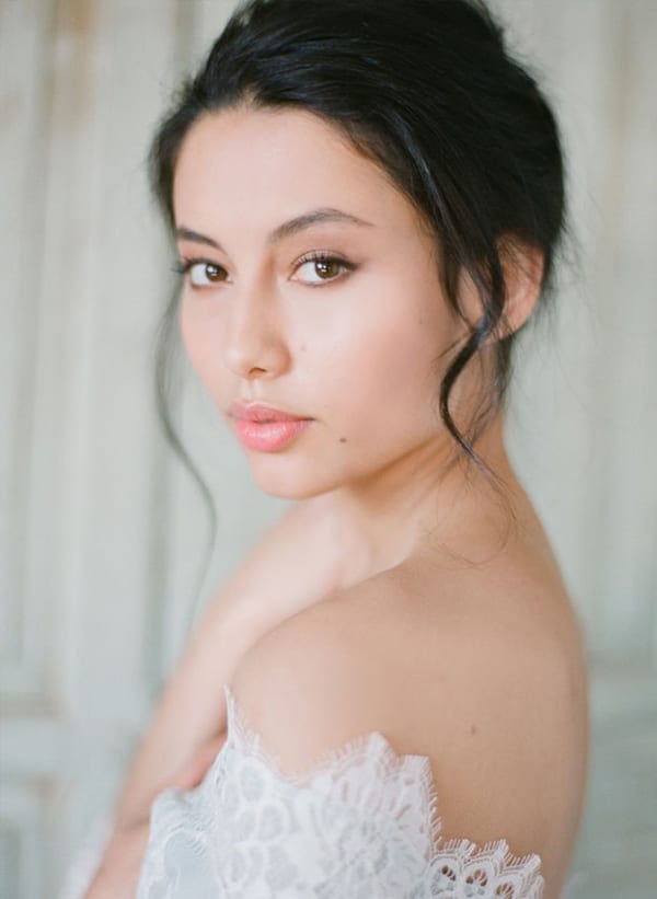 Φυσικο μακιγιαζ για μελαχρινη νυφη